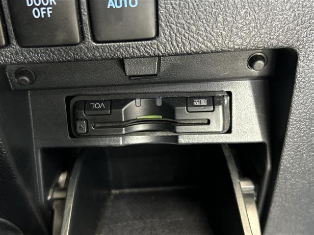 アルファード ２．５Ｓ　Ｃパッケージ　カロッツェリアナビ　バックカメラ　両側パワースライドドア＆パワーバックドア　エグゼクティブパワーシート　フリップダウンモニター　禁煙車　ＥＴＣ　純正アルミホイール　ベンチレーション＆シートヒーター（11枚目）