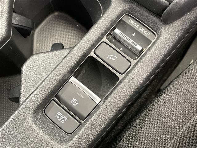 ヴェゼル ｅ：ＨＥＶ　Ｘ　ホンダコネクトナビ　Ｂｌｕｅｔｏｏｔｈ　ＡｐｐｌｅＣａｒＰｌａｙ　フルセグＴＶ　ＵＳＢ　バックカメラ　ホンダセンシング　衝突軽減システム　レーンキープアシスト　オートクルーズコントロール　オートライト（17枚目）