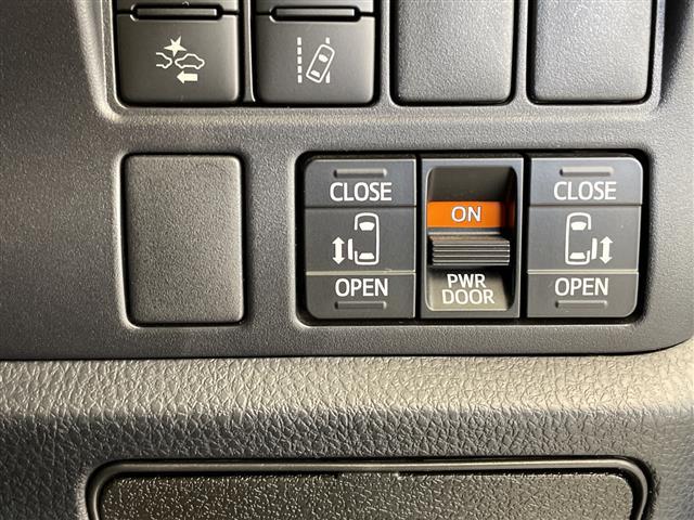 ノア Ｓｉ　ダブルバイビーＩＩ　１０インチナビ　Ｂｌｕｅｔｏｏｔｈ　モデリスタフルエアロ　コーナーセンサー　ＥＴＣ　両側パワースライドドア　禁煙車　オートライト　ＬＥＤヘッドライト　レザー調シートカバー　純正フロアマット（13枚目）