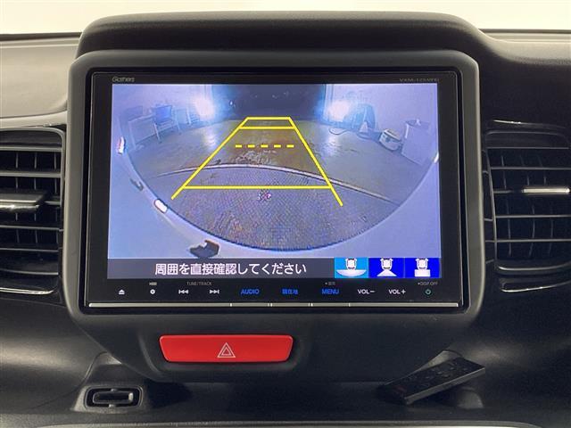 Ｎ－ＢＯＸカスタム ２トーンカラースタイル　ＧターボＳＳパッケージ　禁煙車　純正ナビ　フルセグＴＶ　Ｂｌｕｅｔｏｏｔｈ　ＣＤ　ＤＶＤ　バックカメラ　ＥＴＣ　シートヒーター　　両側パワースライドドア　ハーフレザーシート　パドルシフト　スマートキー　純正フロアマット（3枚目）