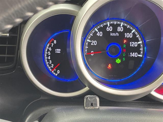 Ｎ－ＢＯＸカスタム ２トーンカラースタイル　ＧターボＳＳパッケージ　禁煙車　純正ナビ　フルセグＴＶ　Ｂｌｕｅｔｏｏｔｈ　ＣＤ　ＤＶＤ　バックカメラ　ＥＴＣ　シートヒーター　　両側パワースライドドア　ハーフレザーシート　パドルシフト　スマートキー　純正フロアマット（5枚目）