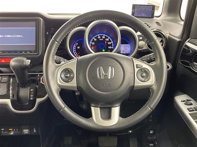 Ｎ－ＢＯＸカスタム ２トーンカラースタイル　ＧターボＳＳパッケージ　禁煙車　純正ナビ　フルセグＴＶ　Ｂｌｕｅｔｏｏｔｈ　ＣＤ　ＤＶＤ　バックカメラ　ＥＴＣ　シートヒーター　　両側パワースライドドア　ハーフレザーシート　パドルシフト　スマートキー　純正フロアマット（7枚目）