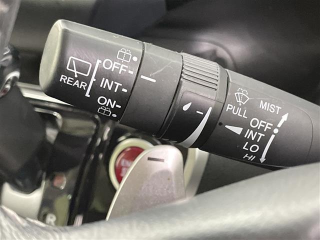 Ｎ－ＢＯＸカスタム ２トーンカラースタイル　ＧターボＳＳパッケージ　禁煙車　純正ナビ　フルセグＴＶ　Ｂｌｕｅｔｏｏｔｈ　ＣＤ　ＤＶＤ　バックカメラ　ＥＴＣ　シートヒーター　　両側パワースライドドア　ハーフレザーシート　パドルシフト　スマートキー　純正フロアマット（10枚目）