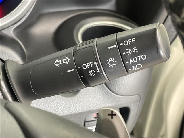 Ｎ－ＢＯＸカスタム ２トーンカラースタイル　ＧターボＳＳパッケージ　禁煙車　純正ナビ　フルセグＴＶ　Ｂｌｕｅｔｏｏｔｈ　ＣＤ　ＤＶＤ　バックカメラ　ＥＴＣ　シートヒーター　　両側パワースライドドア　ハーフレザーシート　パドルシフト　スマートキー　純正フロアマット（11枚目）