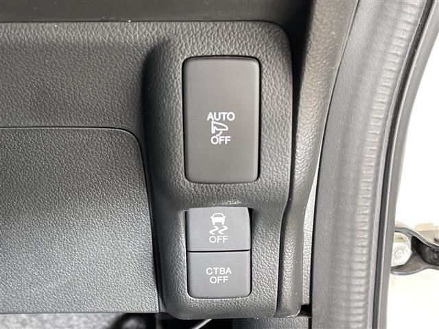 Ｎ－ＢＯＸカスタム ２トーンカラースタイル　ＧターボＳＳパッケージ　禁煙車　純正ナビ　フルセグＴＶ　Ｂｌｕｅｔｏｏｔｈ　ＣＤ　ＤＶＤ　バックカメラ　ＥＴＣ　シートヒーター　　両側パワースライドドア　ハーフレザーシート　パドルシフト　スマートキー　純正フロアマット（12枚目）