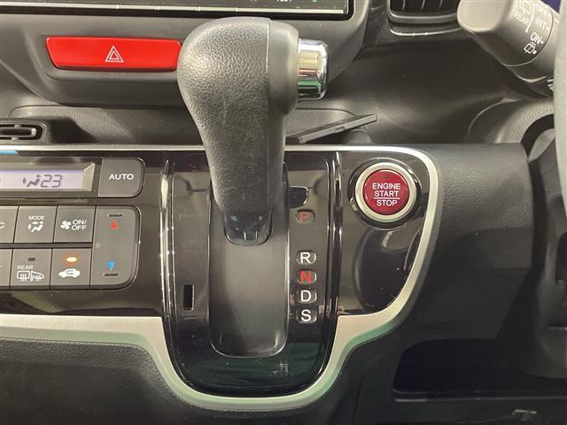 Ｎ－ＢＯＸカスタム ２トーンカラースタイル　ＧターボＳＳパッケージ　禁煙車　純正ナビ　フルセグＴＶ　Ｂｌｕｅｔｏｏｔｈ　ＣＤ　ＤＶＤ　バックカメラ　ＥＴＣ　シートヒーター　　両側パワースライドドア　ハーフレザーシート　パドルシフト　スマートキー　純正フロアマット（15枚目）