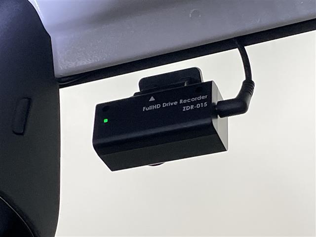 Ｎ－ＢＯＸカスタム ２トーンカラースタイル　ＧターボＳＳパッケージ　禁煙車　純正ナビ　フルセグＴＶ　Ｂｌｕｅｔｏｏｔｈ　ＣＤ　ＤＶＤ　バックカメラ　ＥＴＣ　シートヒーター　　両側パワースライドドア　ハーフレザーシート　パドルシフト　スマートキー　純正フロアマット（17枚目）