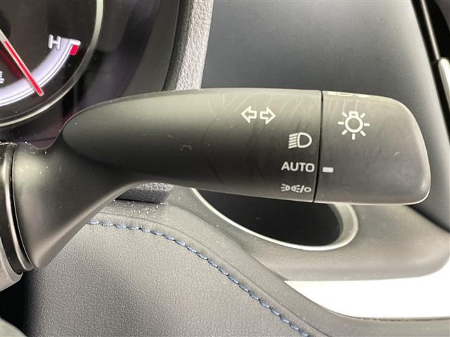 ヴォクシー Ｓ－Ｚ　禁煙車　快適利便パッケージ　前席・２列目席シートヒーター　電動リアゲート　オットマン　純正ナビ　フルセグＴＶ　Ｂｌｕｅｔｏｏｔｈ　ＵＳＢ　バックカメラ　トヨタセーフティセンス　ＥＴＣ　前後ドラレコ（10枚目）