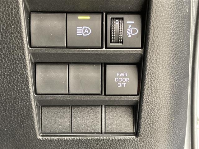 ヴォクシー Ｓ－Ｚ　禁煙車　快適利便パッケージ　前席・２列目席シートヒーター　電動リアゲート　オットマン　純正ナビ　フルセグＴＶ　Ｂｌｕｅｔｏｏｔｈ　ＵＳＢ　バックカメラ　トヨタセーフティセンス　ＥＴＣ　前後ドラレコ（11枚目）