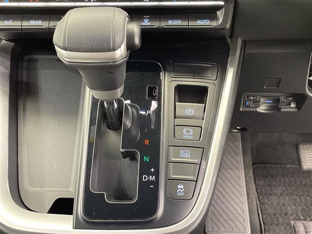 ヴォクシー Ｓ－Ｚ　禁煙車　快適利便パッケージ　前席・２列目席シートヒーター　電動リアゲート　オットマン　純正ナビ　フルセグＴＶ　Ｂｌｕｅｔｏｏｔｈ　ＵＳＢ　バックカメラ　トヨタセーフティセンス　ＥＴＣ　前後ドラレコ（13枚目）