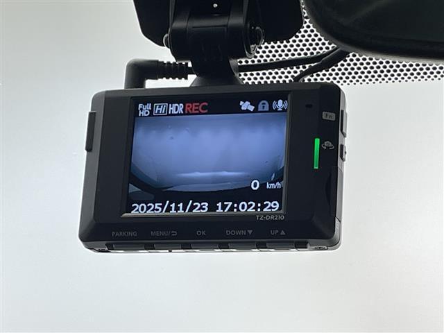 ヴォクシー Ｓ－Ｚ　禁煙車　快適利便パッケージ　前席・２列目席シートヒーター　電動リアゲート　オットマン　純正ナビ　フルセグＴＶ　Ｂｌｕｅｔｏｏｔｈ　ＵＳＢ　バックカメラ　トヨタセーフティセンス　ＥＴＣ　前後ドラレコ（14枚目）