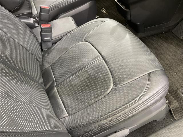 ヴォクシー Ｓ－Ｚ　禁煙車　快適利便パッケージ　前席・２列目席シートヒーター　電動リアゲート　オットマン　純正ナビ　フルセグＴＶ　Ｂｌｕｅｔｏｏｔｈ　ＵＳＢ　バックカメラ　トヨタセーフティセンス　ＥＴＣ　前後ドラレコ（19枚目）