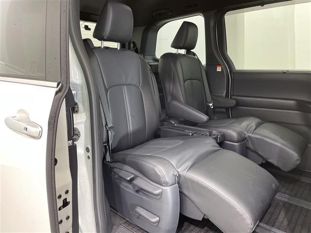 ヴォクシー Ｓ－Ｚ　禁煙車　快適利便パッケージ　前席・２列目席シートヒーター　電動リアゲート　オットマン　純正ナビ　フルセグＴＶ　Ｂｌｕｅｔｏｏｔｈ　ＵＳＢ　バックカメラ　トヨタセーフティセンス　ＥＴＣ　前後ドラレコ（22枚目）