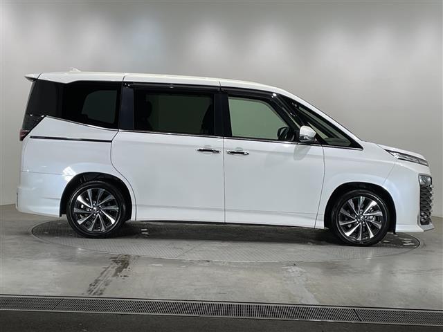 ヴォクシー Ｓ－Ｚ　禁煙車　快適利便パッケージ　前席・２列目席シートヒーター　電動リアゲート　オットマン　純正ナビ　フルセグＴＶ　Ｂｌｕｅｔｏｏｔｈ　ＵＳＢ　バックカメラ　トヨタセーフティセンス　ＥＴＣ　前後ドラレコ（32枚目）