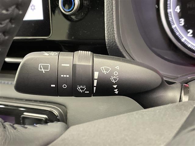 ヴォクシー S-Z 禁煙車 モデリスタエアロ 純正ナビ フルセグTV Bluetooth CD DVD USB フリップダウンモニター バックカメラ トヨタセーフティセンス オートクルーズコントロール オートハイビーム(9枚目)