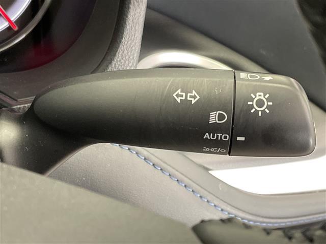 ヴォクシー S-Z 禁煙車 モデリスタエアロ 純正ナビ フルセグTV Bluetooth CD DVD USB フリップダウンモニター バックカメラ トヨタセーフティセンス オートクルーズコントロール オートハイビーム(10枚目)