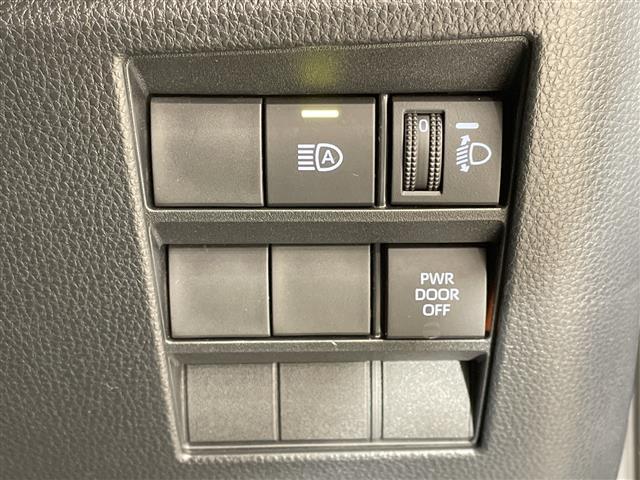 ヴォクシー Ｓ－Ｚ　禁煙車　純正ディスプレイオーディオナビ　Ｂｌｕｅｔｏｏｔｈ　バックカメラ　前後ドライブレコーダー　トヨタセーフティセンス　衝突軽減システム　レーンキープアシスト　オートハイビーム　前後コーナーセンサー（11枚目）