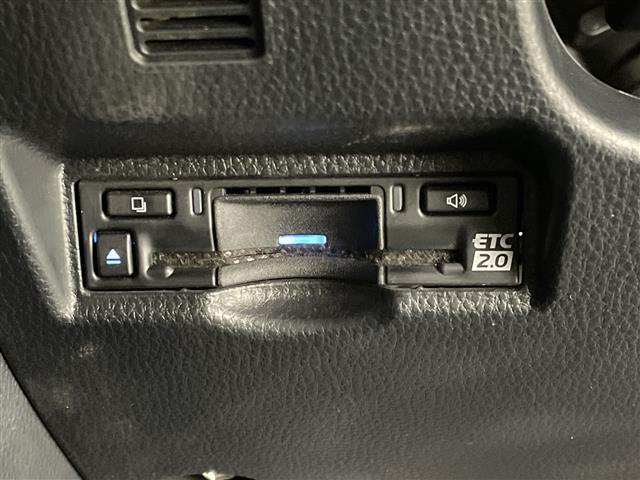 ヴォクシー Ｓ－Ｚ　禁煙車　純正ディスプレイオーディオナビ　Ｂｌｕｅｔｏｏｔｈ　バックカメラ　前後ドライブレコーダー　トヨタセーフティセンス　衝突軽減システム　レーンキープアシスト　オートハイビーム　前後コーナーセンサー（12枚目）