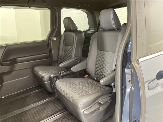 ヴォクシー Ｓ－Ｚ　禁煙車　純正ディスプレイオーディオナビ　Ｂｌｕｅｔｏｏｔｈ　バックカメラ　前後ドライブレコーダー　トヨタセーフティセンス　衝突軽減システム　レーンキープアシスト　オートハイビーム　前後コーナーセンサー（23枚目）