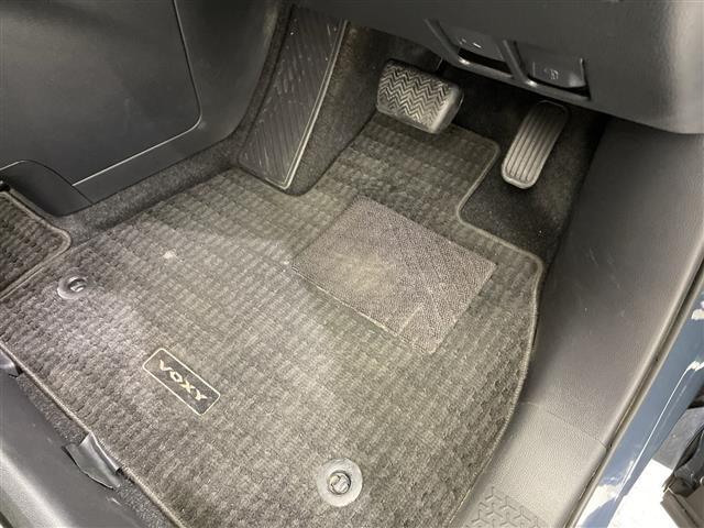 ヴォクシー Ｓ－Ｚ　禁煙車　純正ディスプレイオーディオナビ　Ｂｌｕｅｔｏｏｔｈ　バックカメラ　前後ドライブレコーダー　トヨタセーフティセンス　衝突軽減システム　レーンキープアシスト　オートハイビーム　前後コーナーセンサー（28枚目）