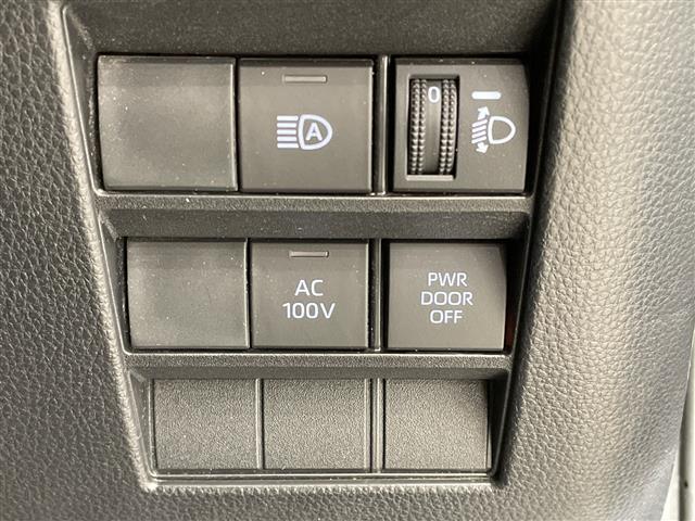 ヴォクシー ハイブリッドＳ－Ｚ　禁煙車　純正ナビ　フルセグＴＶ　Ｂｌｕｅｔｏｏｔｈ　全方位カメラ　バックカメラ　１００Ｖ電源　パーキングアシスト　トヨタセーフティセンス　衝突軽減システム　オートクルーズコントロール　オートハイビーム（11枚目）