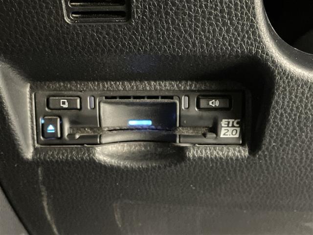 ヴォクシー ハイブリッドＳ－Ｚ　禁煙車　純正ナビ　フルセグＴＶ　Ｂｌｕｅｔｏｏｔｈ　全方位カメラ　バックカメラ　１００Ｖ電源　パーキングアシスト　トヨタセーフティセンス　衝突軽減システム　オートクルーズコントロール　オートハイビーム（12枚目）