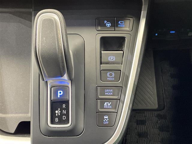 ヴォクシー ハイブリッドＳ－Ｚ　禁煙車　純正ナビ　フルセグＴＶ　Ｂｌｕｅｔｏｏｔｈ　全方位カメラ　バックカメラ　１００Ｖ電源　パーキングアシスト　トヨタセーフティセンス　衝突軽減システム　オートクルーズコントロール　オートハイビーム（14枚目）
