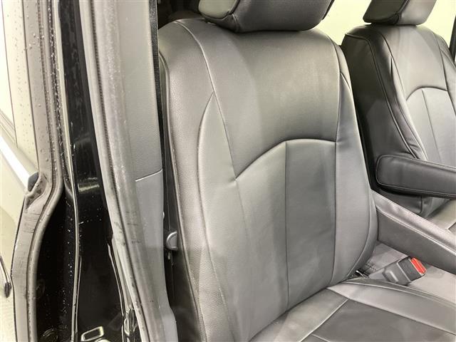 ヴォクシー ハイブリッドＳ－Ｚ　禁煙車　純正ナビ　フルセグＴＶ　Ｂｌｕｅｔｏｏｔｈ　全方位カメラ　バックカメラ　１００Ｖ電源　パーキングアシスト　トヨタセーフティセンス　衝突軽減システム　オートクルーズコントロール　オートハイビーム（17枚目）