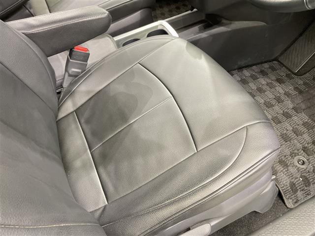ヴォクシー ハイブリッドＳ－Ｚ　禁煙車　純正ナビ　フルセグＴＶ　Ｂｌｕｅｔｏｏｔｈ　全方位カメラ　バックカメラ　１００Ｖ電源　パーキングアシスト　トヨタセーフティセンス　衝突軽減システム　オートクルーズコントロール　オートハイビーム（18枚目）