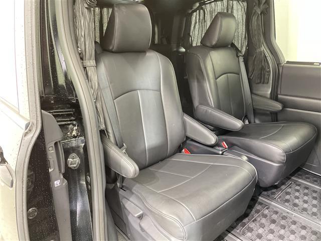 ヴォクシー ハイブリッドＳ－Ｚ　禁煙車　純正ナビ　フルセグＴＶ　Ｂｌｕｅｔｏｏｔｈ　全方位カメラ　バックカメラ　１００Ｖ電源　パーキングアシスト　トヨタセーフティセンス　衝突軽減システム　オートクルーズコントロール　オートハイビーム（21枚目）