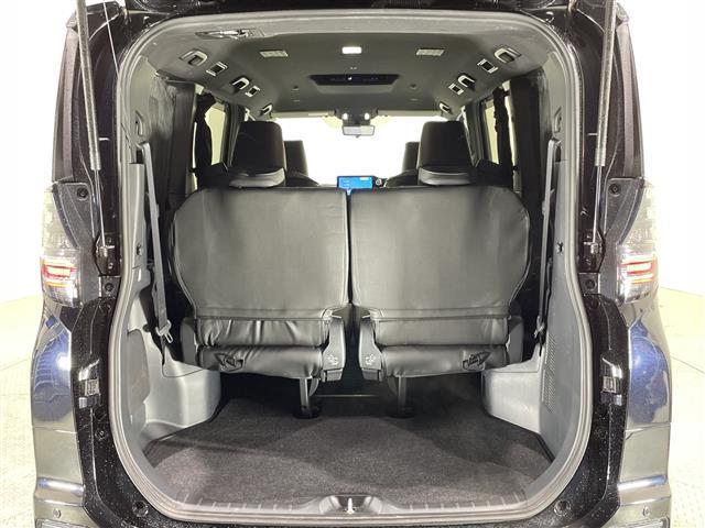 ヴォクシー ハイブリッドＳ－Ｚ　禁煙車　純正ナビ　フルセグＴＶ　Ｂｌｕｅｔｏｏｔｈ　全方位カメラ　バックカメラ　１００Ｖ電源　パーキングアシスト　トヨタセーフティセンス　衝突軽減システム　オートクルーズコントロール　オートハイビーム（25枚目）