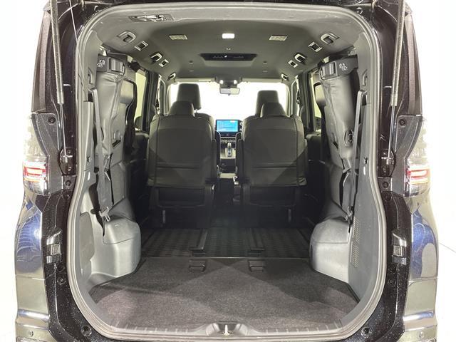 ヴォクシー ハイブリッドＳ－Ｚ　禁煙車　純正ナビ　フルセグＴＶ　Ｂｌｕｅｔｏｏｔｈ　全方位カメラ　バックカメラ　１００Ｖ電源　パーキングアシスト　トヨタセーフティセンス　衝突軽減システム　オートクルーズコントロール　オートハイビーム（26枚目）
