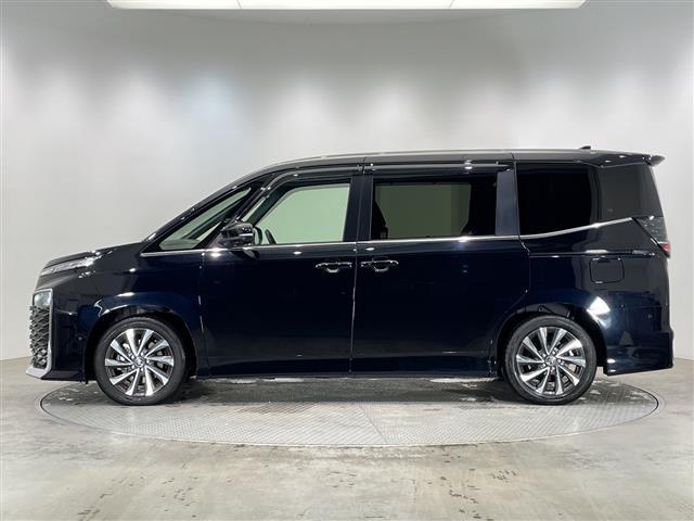 ヴォクシー ハイブリッドＳ－Ｚ　禁煙車　純正ナビ　フルセグＴＶ　Ｂｌｕｅｔｏｏｔｈ　全方位カメラ　バックカメラ　１００Ｖ電源　パーキングアシスト　トヨタセーフティセンス　衝突軽減システム　オートクルーズコントロール　オートハイビーム（30枚目）