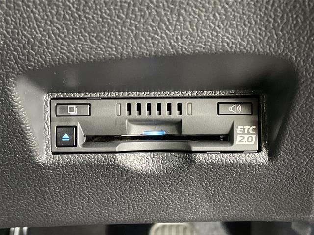 プリウス Ｓツーリングセレクション　禁煙車　純正ナビ　Ｂｌｕｅｔｏｏｔｈ　ＵＳＢ　全方位カメラ　バックカメラ　トヨタセーフティセンス　レーダークルーズコントロール　前後コーナーセンサー　ＥＴＣ２．０　シートヒーター　合皮シート（4枚目）
