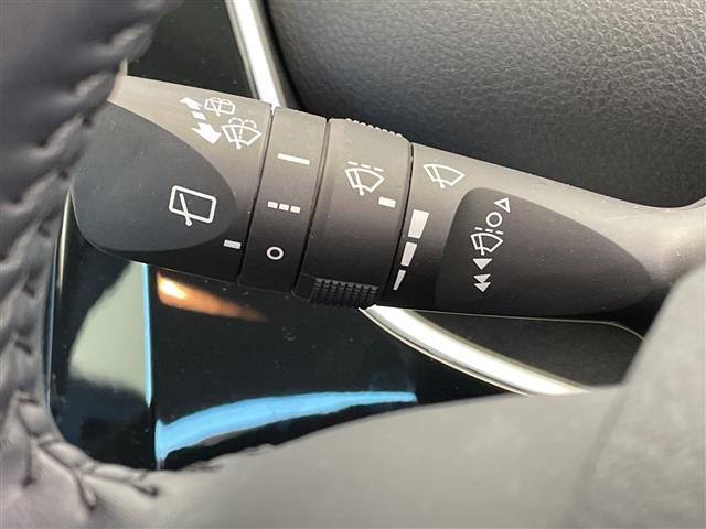 プリウス Ｓツーリングセレクション　禁煙車　純正ナビ　Ｂｌｕｅｔｏｏｔｈ　ＵＳＢ　全方位カメラ　バックカメラ　トヨタセーフティセンス　レーダークルーズコントロール　前後コーナーセンサー　ＥＴＣ２．０　シートヒーター　合皮シート（9枚目）