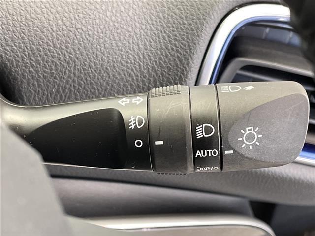 プリウス Ｓツーリングセレクション　禁煙車　純正ナビ　Ｂｌｕｅｔｏｏｔｈ　ＵＳＢ　全方位カメラ　バックカメラ　トヨタセーフティセンス　レーダークルーズコントロール　前後コーナーセンサー　ＥＴＣ２．０　シートヒーター　合皮シート（10枚目）