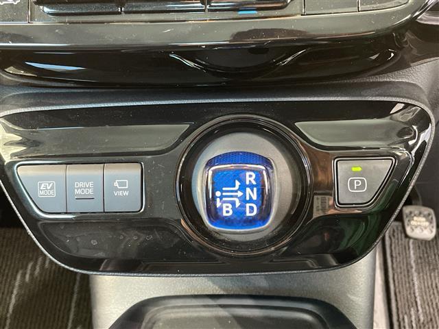 プリウス Ｓツーリングセレクション　禁煙車　純正ナビ　Ｂｌｕｅｔｏｏｔｈ　ＵＳＢ　全方位カメラ　バックカメラ　トヨタセーフティセンス　レーダークルーズコントロール　前後コーナーセンサー　ＥＴＣ２．０　シートヒーター　合皮シート（14枚目）