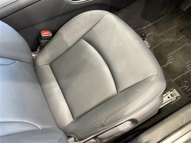 プリウス Ｓツーリングセレクション　禁煙車　純正ナビ　Ｂｌｕｅｔｏｏｔｈ　ＵＳＢ　全方位カメラ　バックカメラ　トヨタセーフティセンス　レーダークルーズコントロール　前後コーナーセンサー　ＥＴＣ２．０　シートヒーター　合皮シート（20枚目）