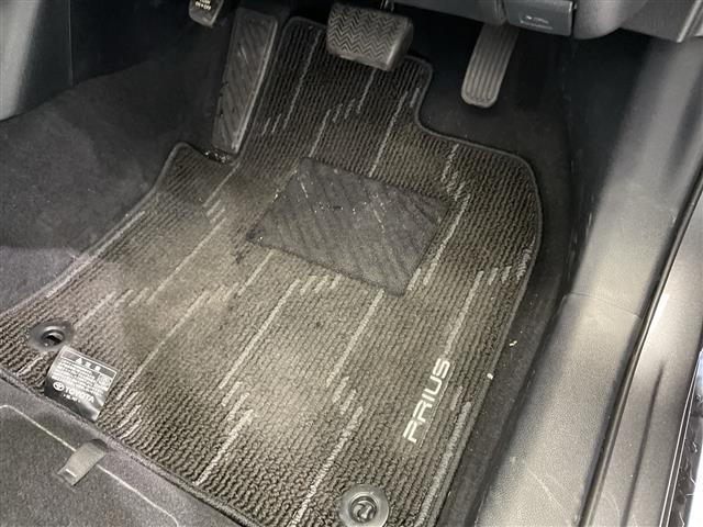 プリウス Ｓツーリングセレクション　禁煙車　純正ナビ　Ｂｌｕｅｔｏｏｔｈ　ＵＳＢ　全方位カメラ　バックカメラ　トヨタセーフティセンス　レーダークルーズコントロール　前後コーナーセンサー　ＥＴＣ２．０　シートヒーター　合皮シート（29枚目）