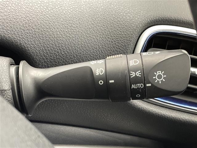 プリウス Sツーリングセレクション 純正9インチナビ CD DVD Bluetooth フルセグTV バックカメラ トヨタセーフティセンス 前後クリアランスソナー デジタルインナーミラー(ドラレコ機能付き) LEDヘッドライト(9枚目)