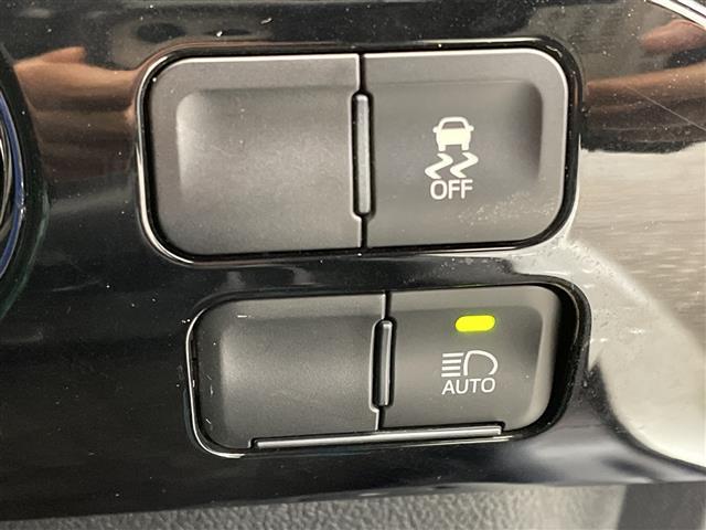 プリウス Sツーリングセレクション 純正9インチナビ CD DVD Bluetooth フルセグTV バックカメラ トヨタセーフティセンス 前後クリアランスソナー デジタルインナーミラー(ドラレコ機能付き) LEDヘッドライト(12枚目)