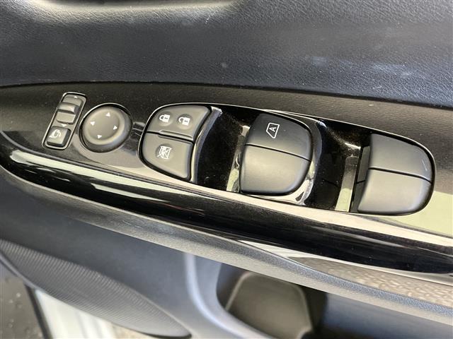 セレナ ライダー ワンオーナー 純正ナビ フルセグTV Bluetooth アラウンドビューモニター ETC ドラレコ 禁煙車 純正フリップダウンモニター オートライト LEDヘッドライト 純正アルミホイール(21枚目)