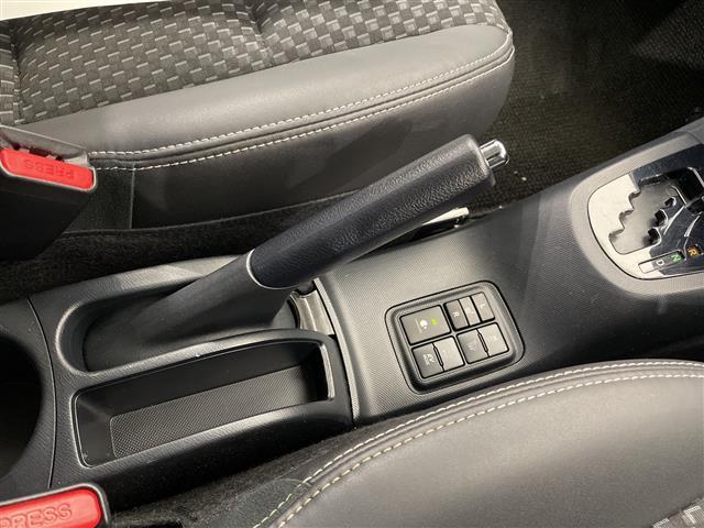 アクア クロスオーバー 純正ナビ フルセグTV Bluetooth バックカメラ コーナーセンサー ビルトインETC2.0 前方ドラレコ ハーフレザーシート シートヒーター ルーフレール オートライト 純正フロアマット(15枚目)