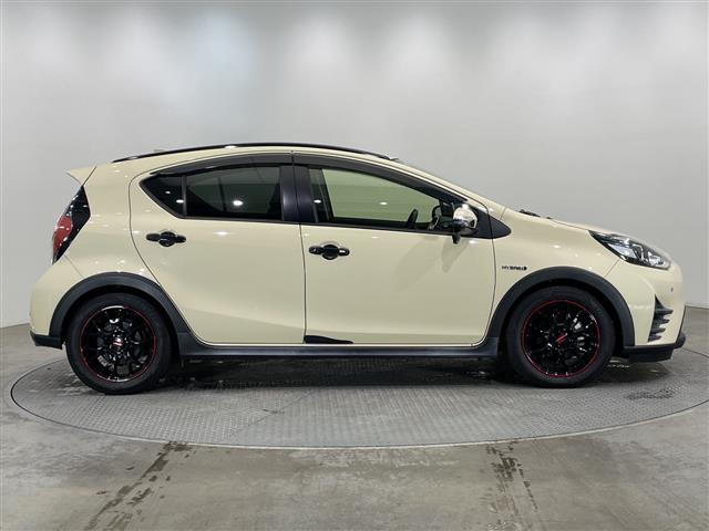 アクア クロスオーバー 純正ナビ フルセグTV Bluetooth バックカメラ コーナーセンサー ビルトインETC2.0 前方ドラレコ ハーフレザーシート シートヒーター ルーフレール オートライト 純正フロアマット(31枚目)