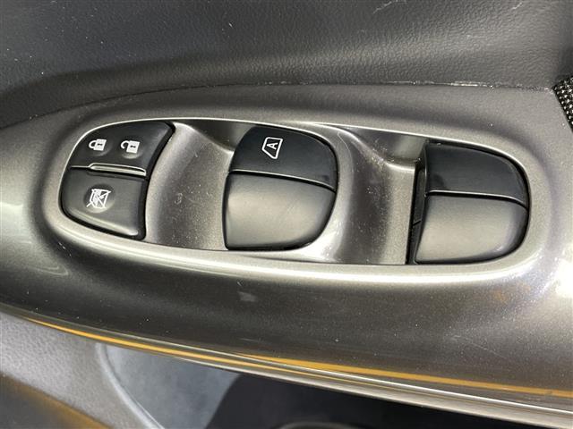 ジューク 15RX Vセレクション 社外ナビ CD/DVD/フルセグTV/Bluetooth 全方位リアカメラ レーンキープアシスト 衝突軽減システム 横滑り防止装置 禁煙車 純正アルミホイール 純正フロアマット スマートキー(18枚目)