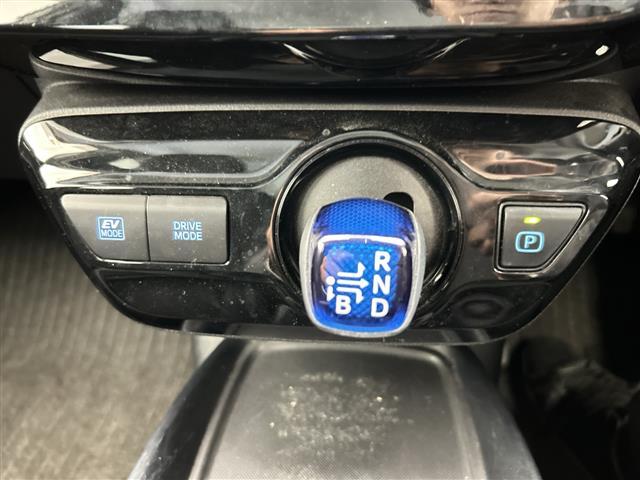 プリウス S 禁煙車 純正ナビ Bluetooth AUX トヨタセーフティセンス プリクラッシュ レーンキープアシスト レーダークルーズコントロール オートハイビーム AC100V充電 スペアキー ETC(15枚目)