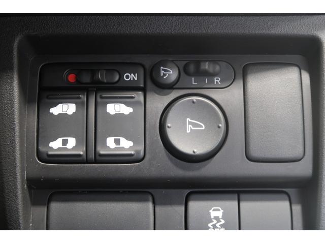 フリードハイブリッド ジャストセレクション ホンダ認定中古車/1年保証付/ワンオーナー/ドラレコ/ナビ/両側電動スライドア/バックカメラ/ETC/ウォークスルー/CD/DVD/クルーズコントロール Bluetooth対応 電格M ナビテレビ(14枚目)