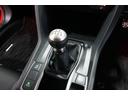 扱いやすい位置に配置されたフロアマニュアルトランスミッションです☆車を自在に操る感覚はマニュアルならではのもの。こだわりのマニュアルで気持ちのいい走りが楽しめますよ♪