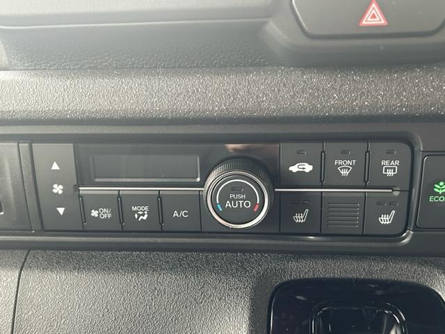 N-BOXカスタム ターボコーディネートスタイル 両側電動スライドドア クリアランスソナー オートクルーズコントロール レーンアシスト 衝突被害軽減システム LEDヘッドランプ スマートキー アイドリングストップ シートヒーター ベンチシート ターボ(5枚目)