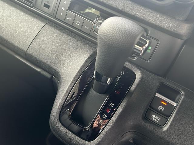 Ｎ－ＢＯＸカスタム ターボコーディネートスタイル　両側電動スライドドア　クリアランスソナー　オートクルーズコントロール　レーンアシスト　衝突被害軽減システム　ＬＥＤヘッドランプ　スマートキー　アイドリングストップ　シートヒーター　ベンチシート　ターボ（6枚目）